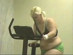 BBW chick working out
