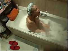 Mature mom Susan in the bath tub